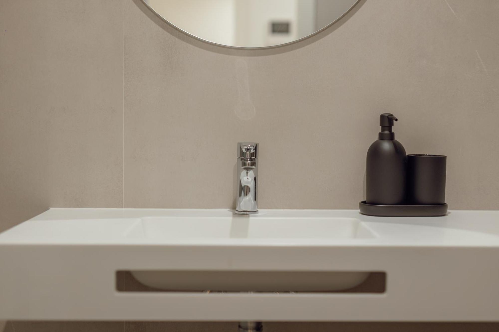Guest Renovato Luxus Flat W/ Parking